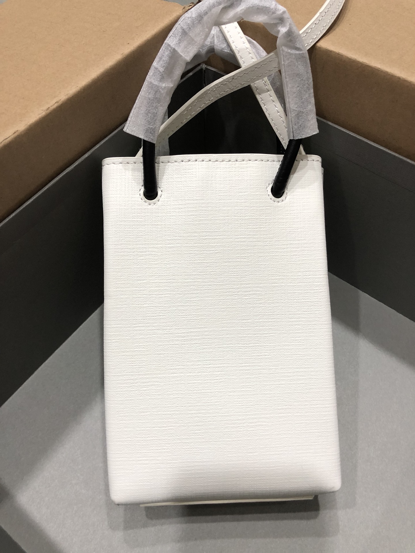 Balenciaga Style Leather Tote Bag style reference detail image 5 from source 776220