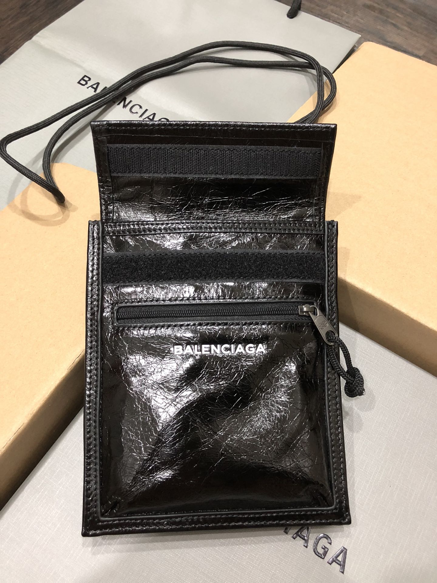 Balenciaga Style Bag style reference detail image 6 from source 776216