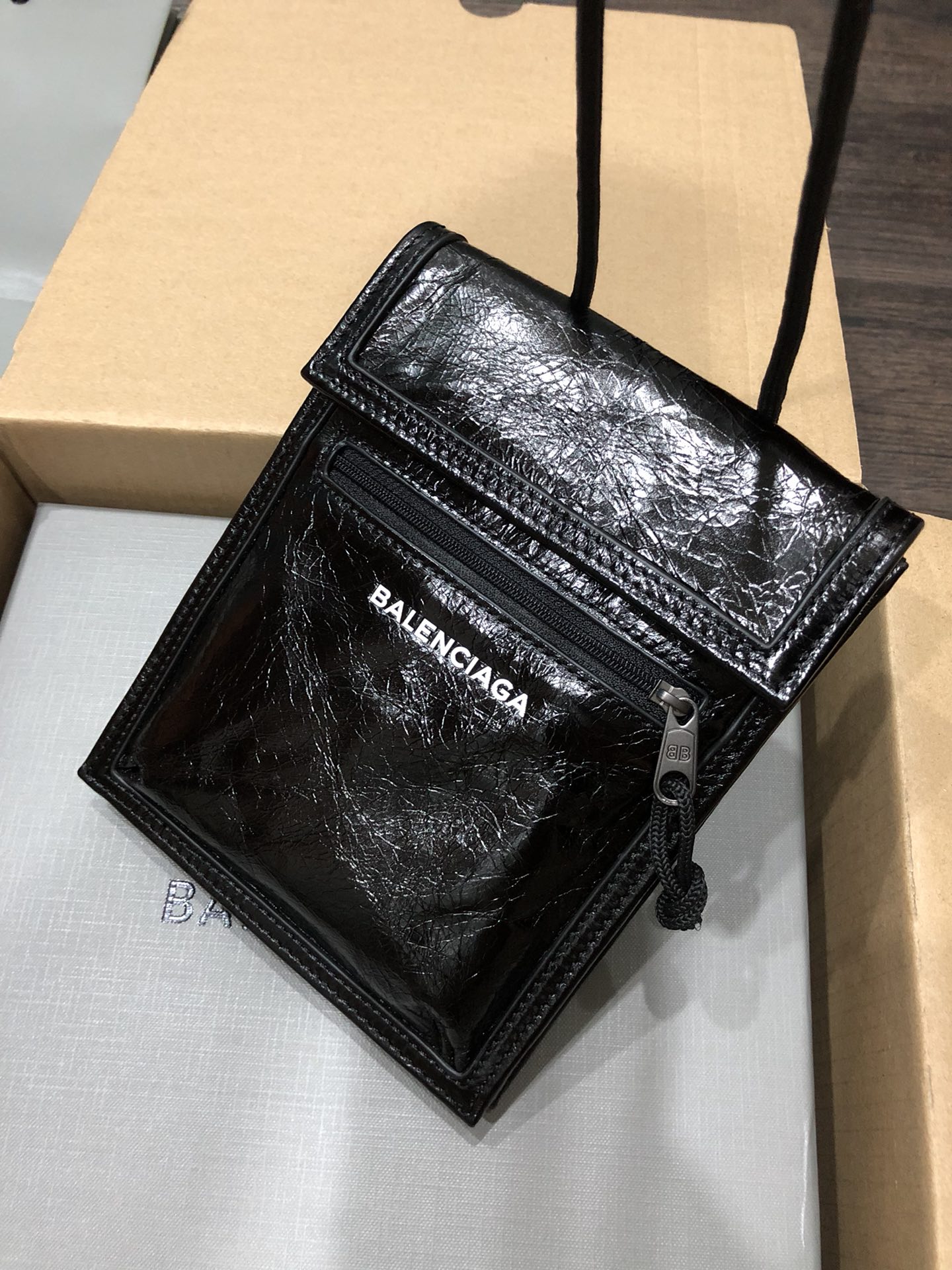 Balenciaga Style Bag style reference detail image 8 from source 776216