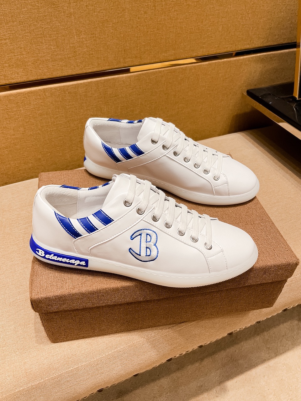 I5 巴宝莉 Burberry  男鞋高端品牌 官网1：1最新力作：鞋面采用意大利进口头层牛皮搭配舒适透气内里原版防滑耐磨大底制作，让行走更加便捷舒适，惊世之作，与官方的质量相比美的1：1复刻[色]打造时尚个性衬托你的与众不同潮男必备!经典