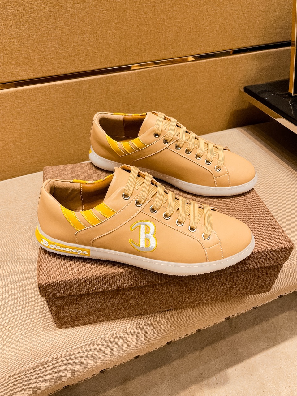 I5 巴宝莉 Burberry  男鞋高端品牌 官网1：1最新力作：鞋面采用意大利进口头层牛皮搭配舒适透气内里原版防滑耐磨大底制作，让行走更加便捷舒适，惊世之作，与官方的质量相比美的1：1复刻[色]打造时尚个性衬托你的与众不同潮男必备!经典