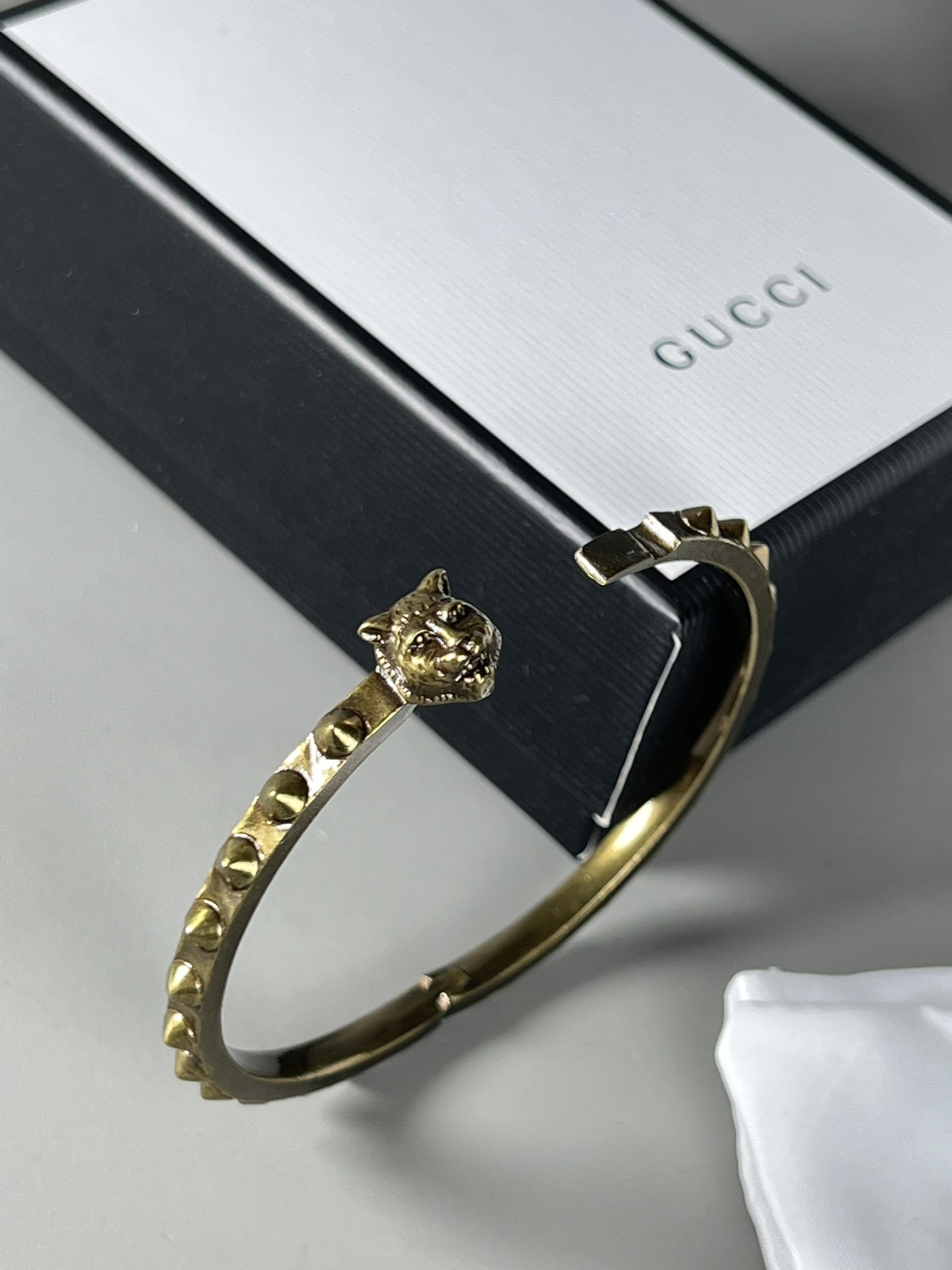  YHSZ075。Gucci 豹头 铆钉手镯，非常朋克风、复古色做旧工艺，适🈴️叠戴，中性风格