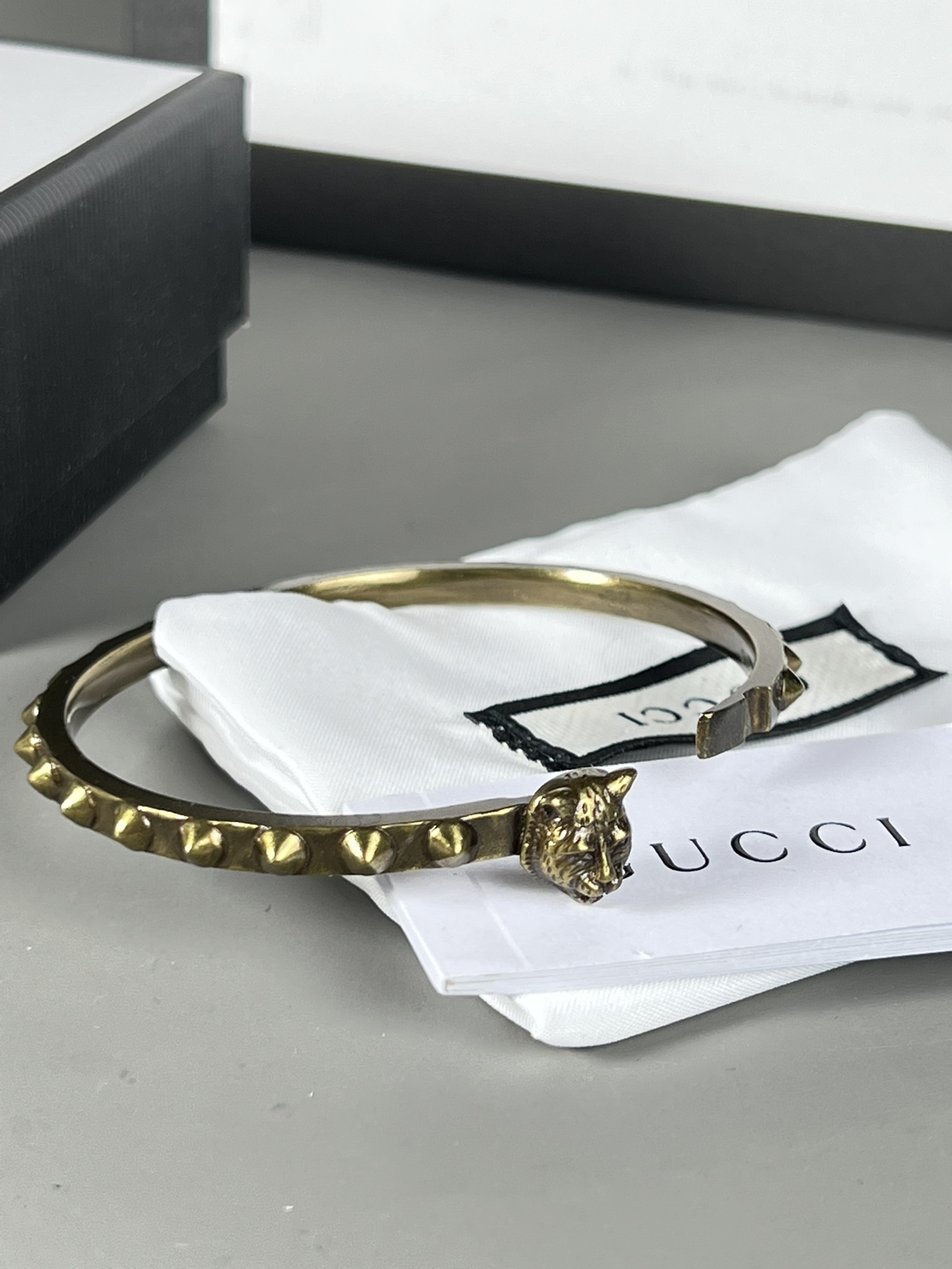  YHSZ075。Gucci 豹头 铆钉手镯，非常朋克风、复古色做旧工艺，适🈴️叠戴，中性风格