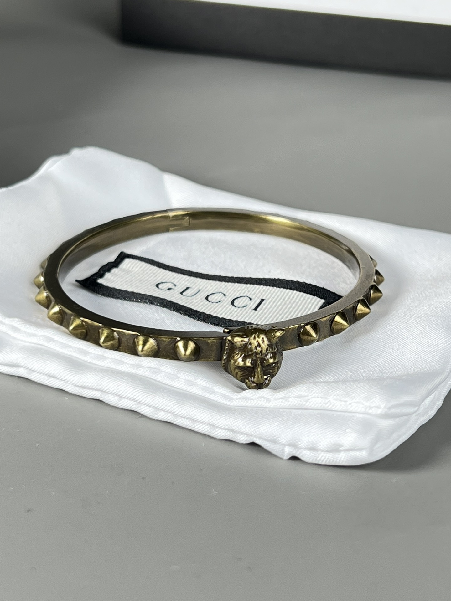  YHSZ075。Gucci 豹头 铆钉手镯，非常朋克风、复古色做旧工艺，适🈴️叠戴，中性风格