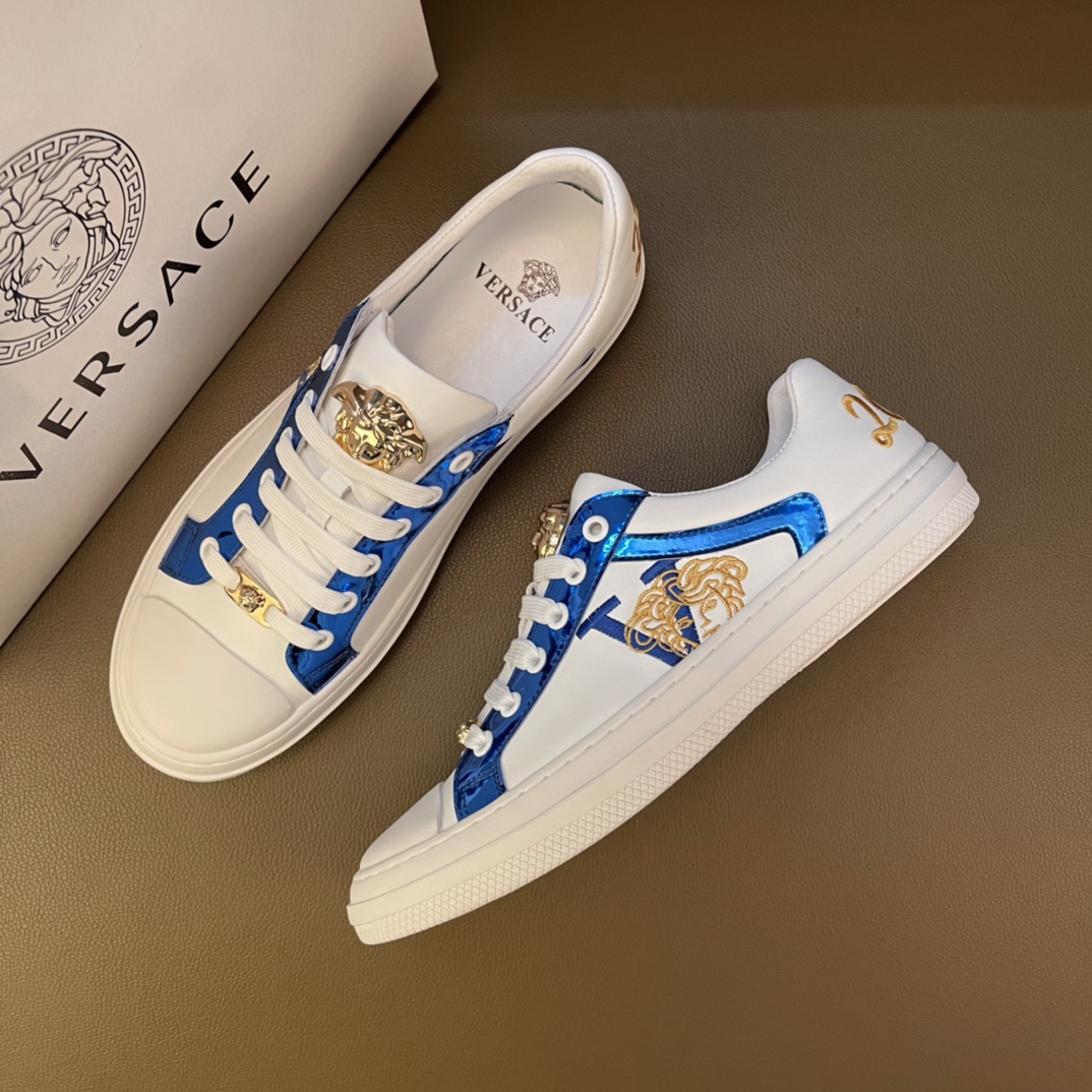 I5       最高品质范思哲VERSACE～独领风骚2022经典低帮懒人款，原版瓦莎琪运动鞋面更是精心打造😍 材料：🐂进口头层小牛皮，羊皮内里🐑 欧美大师独特版面设计 完美打造专柜品质，懒人松紧带套脚设计 耐磨仿滑原版大底 运动跑步风设计 上脚独特的美，青年乐福款 休闲运动板鞋💓超级舒服。特供红底范思哲原版鞋面复刻 英伦范儿 适合司机驾车外出🚗 绝对的焦点 高端 优雅.男装男鞋