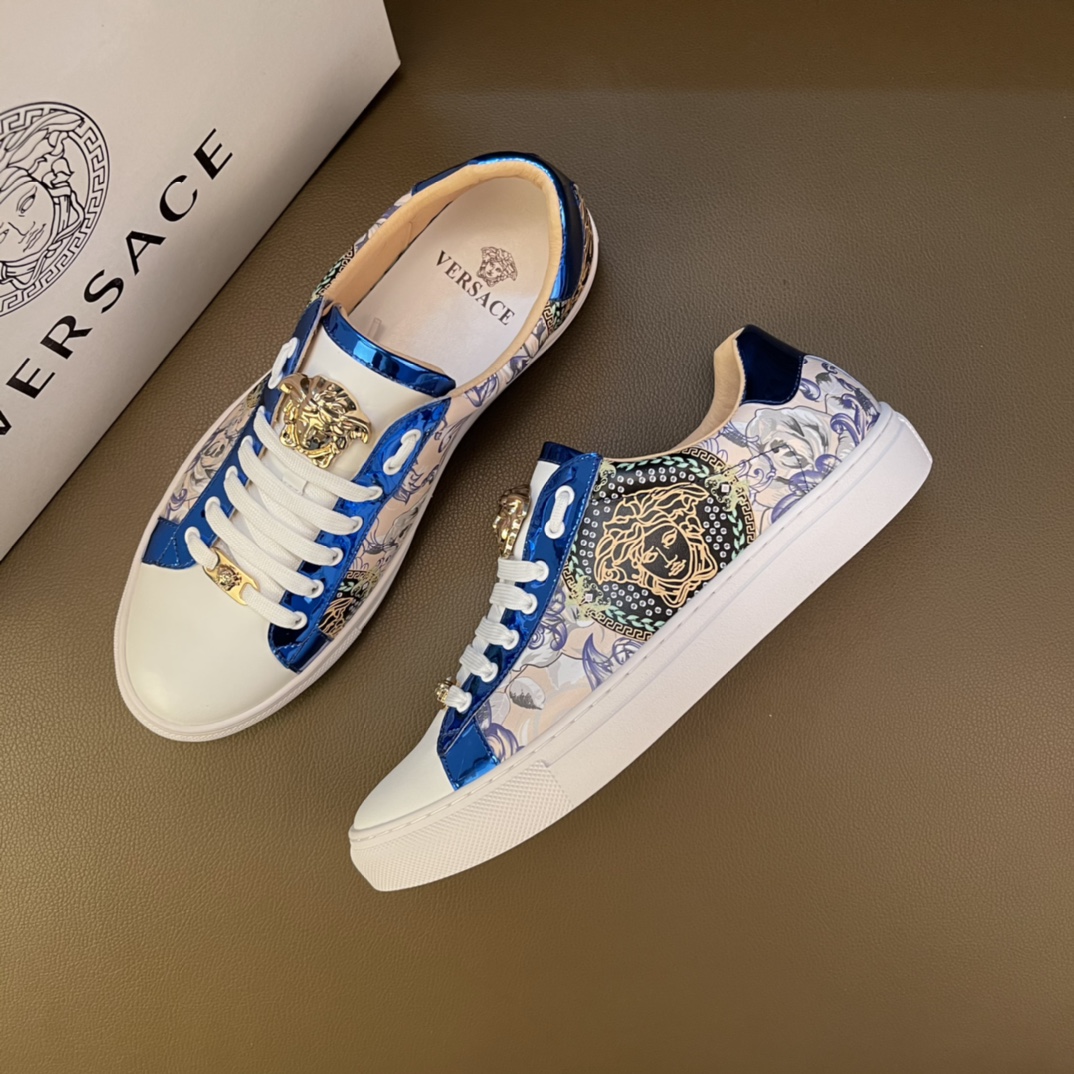 I5       最高品质范思哲VERSACE～独领风骚2022经典低帮懒人款，原版瓦莎琪运动鞋面更是精心打造😍 材料：🐂进口头层小牛皮，羊皮内里🐑 欧美大师独特版面设计 完美打造专柜品质，懒人松紧带套脚设计 耐磨仿滑原版大底 运动跑步风设计 上脚独特的美，青年乐福款 休闲运动板鞋💓超级舒服。特供红底范思哲原版鞋面复刻 英伦范儿 适合司机驾车外出🚗 绝对的焦点 高端 优雅.男装男鞋