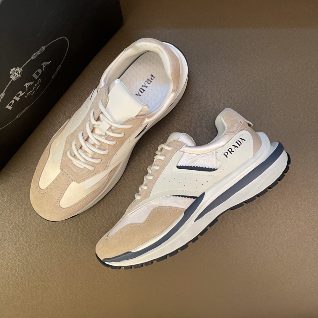 I5    普拉达～独特现代风运动鞋。专柜代购🏃休闲鞋😍😍 男士2022专柜同步发售，意大利进口原版品牌精选头柔软➕特殊材质。 拒绝脱色磨脚鞋底：原厂特供原版底，😍 超酷😍 法国懒人风格设计 ⚠️ 懒人套脚套脚 原单品质 超舒服原版底 。 适合户外司机驾车完美🚗🚗 ，男鞋