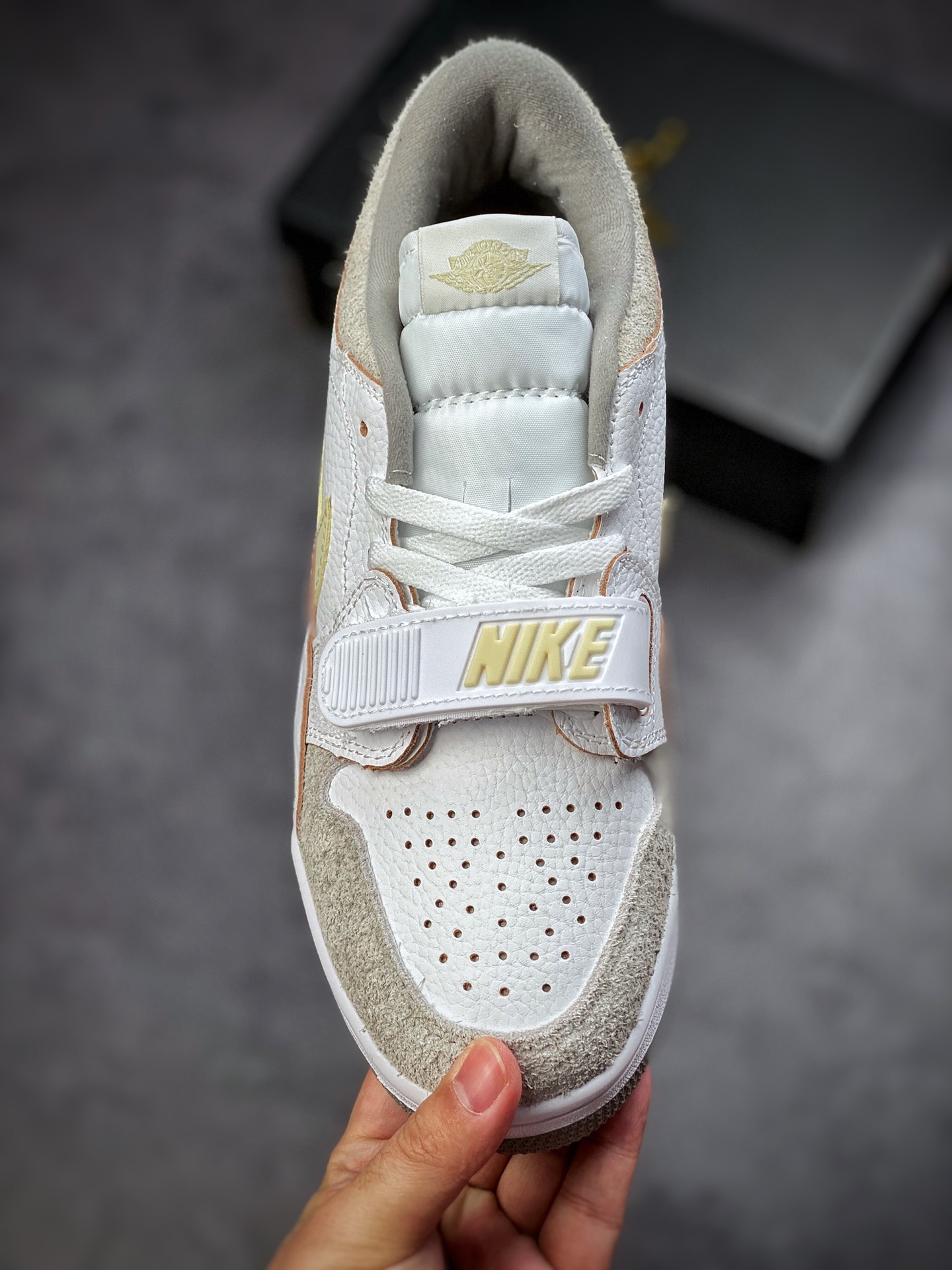 200 Air Jordan Legacy 312 米白灰 有着交错结合的设计DH3434-110
