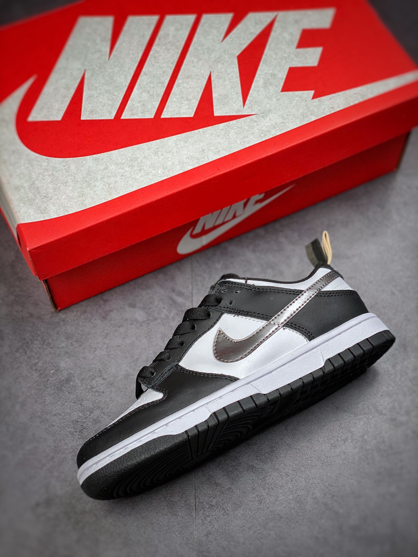 240 Nike SB Dunk Low prm 金银熊猫SB扣碎篮板时尚休闲板鞋 DH9764-001