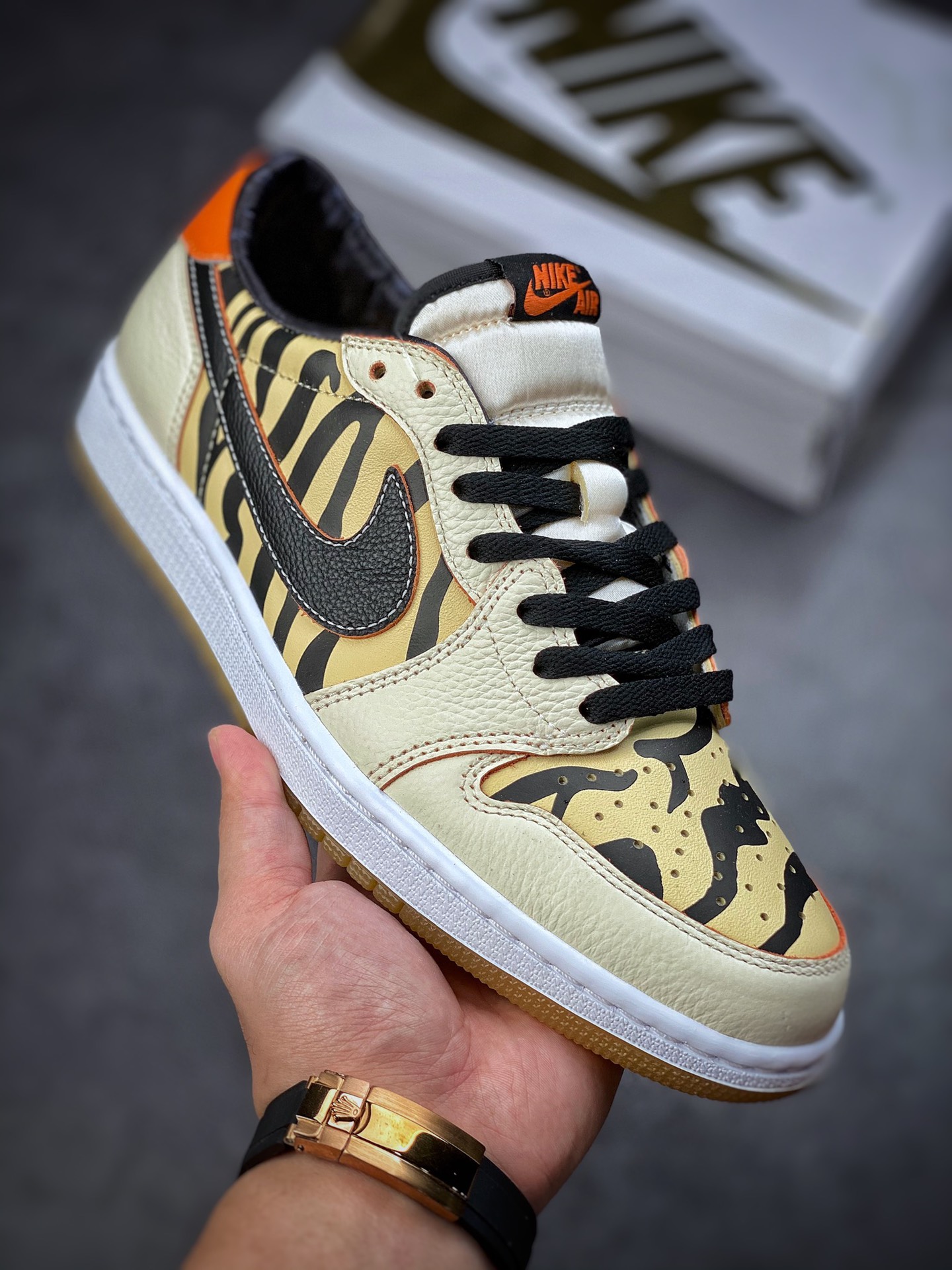 300 Travis Scott x Fragment x Air Jordan 1 Low 重磅联名闪电倒勾低帮 DH6932-100