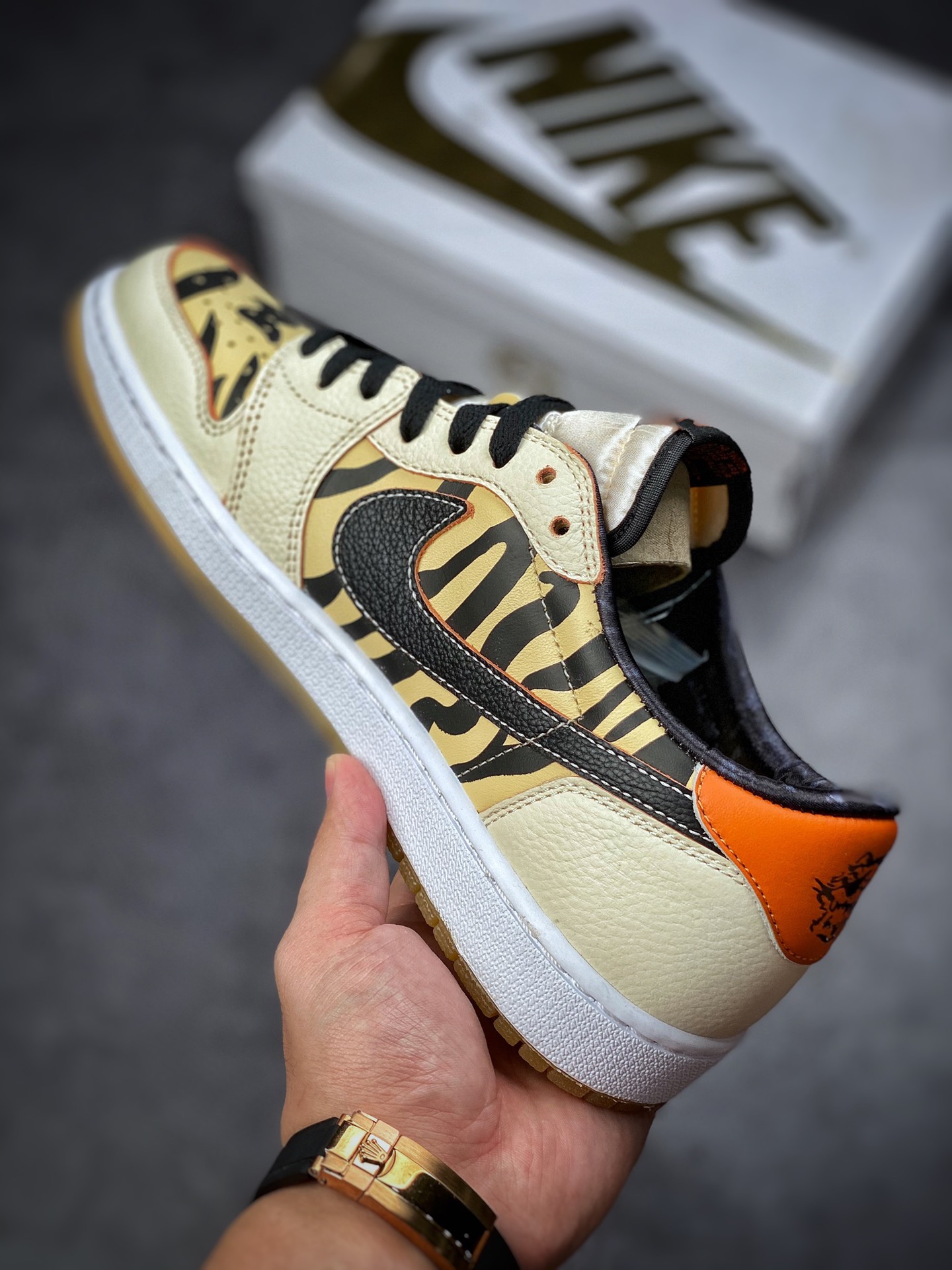 300 Travis Scott x Fragment x Air Jordan 1 Low 重磅联名闪电倒勾低帮 DH6932-100