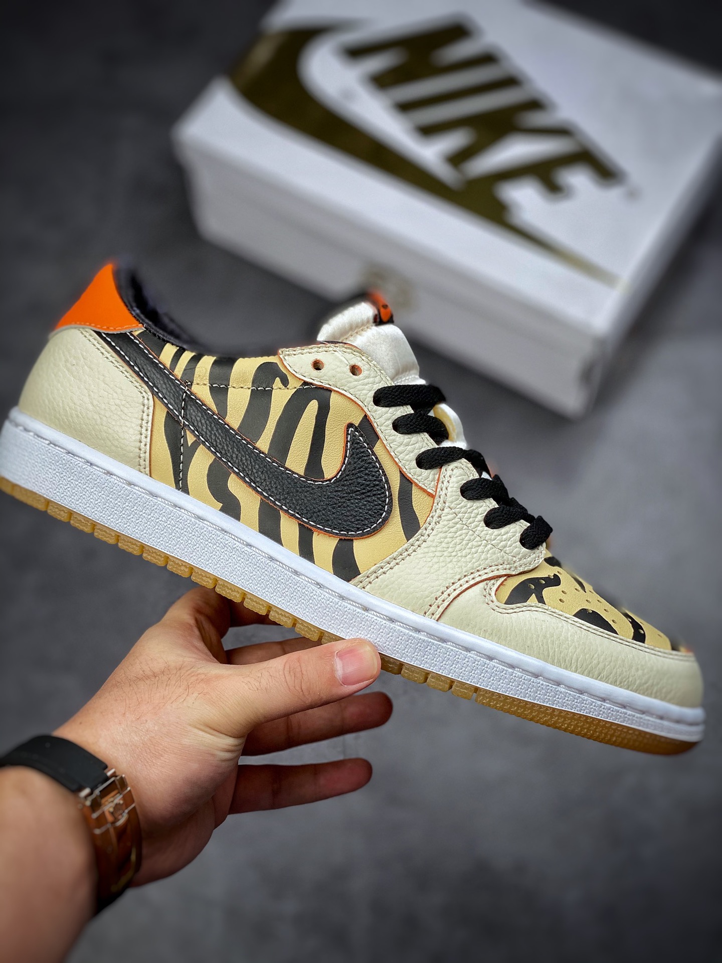 300 Travis Scott x Fragment x Air Jordan 1 Low 重磅联名闪电倒勾低帮 DH6932-100