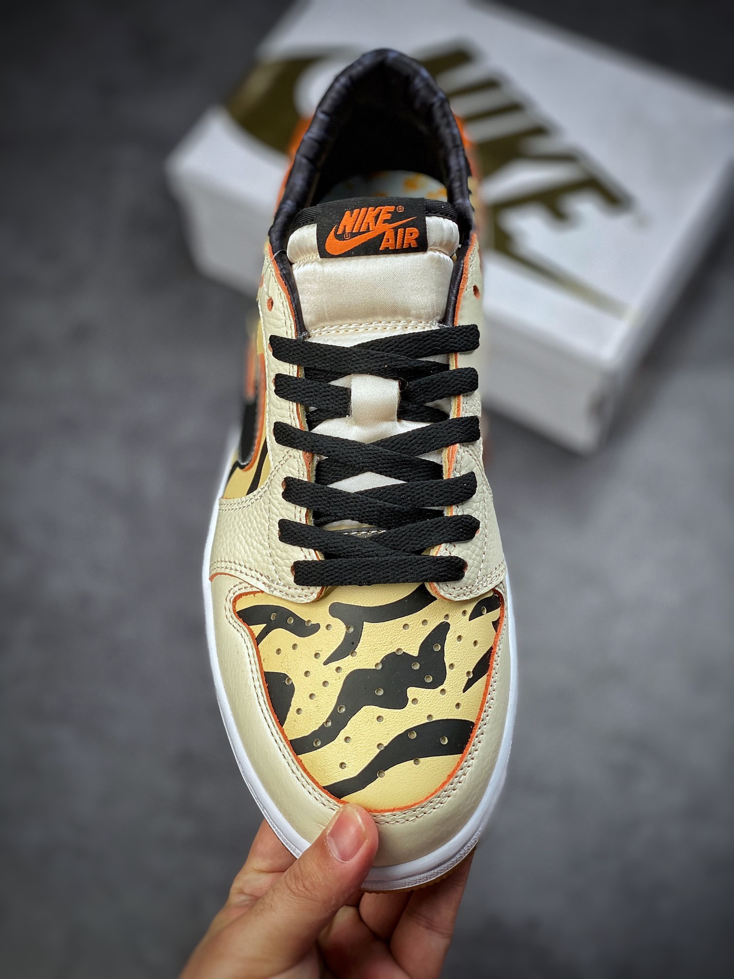 300 Travis Scott x Fragment x Air Jordan 1 Low 重磅联名闪电倒勾低帮 DH6932-100