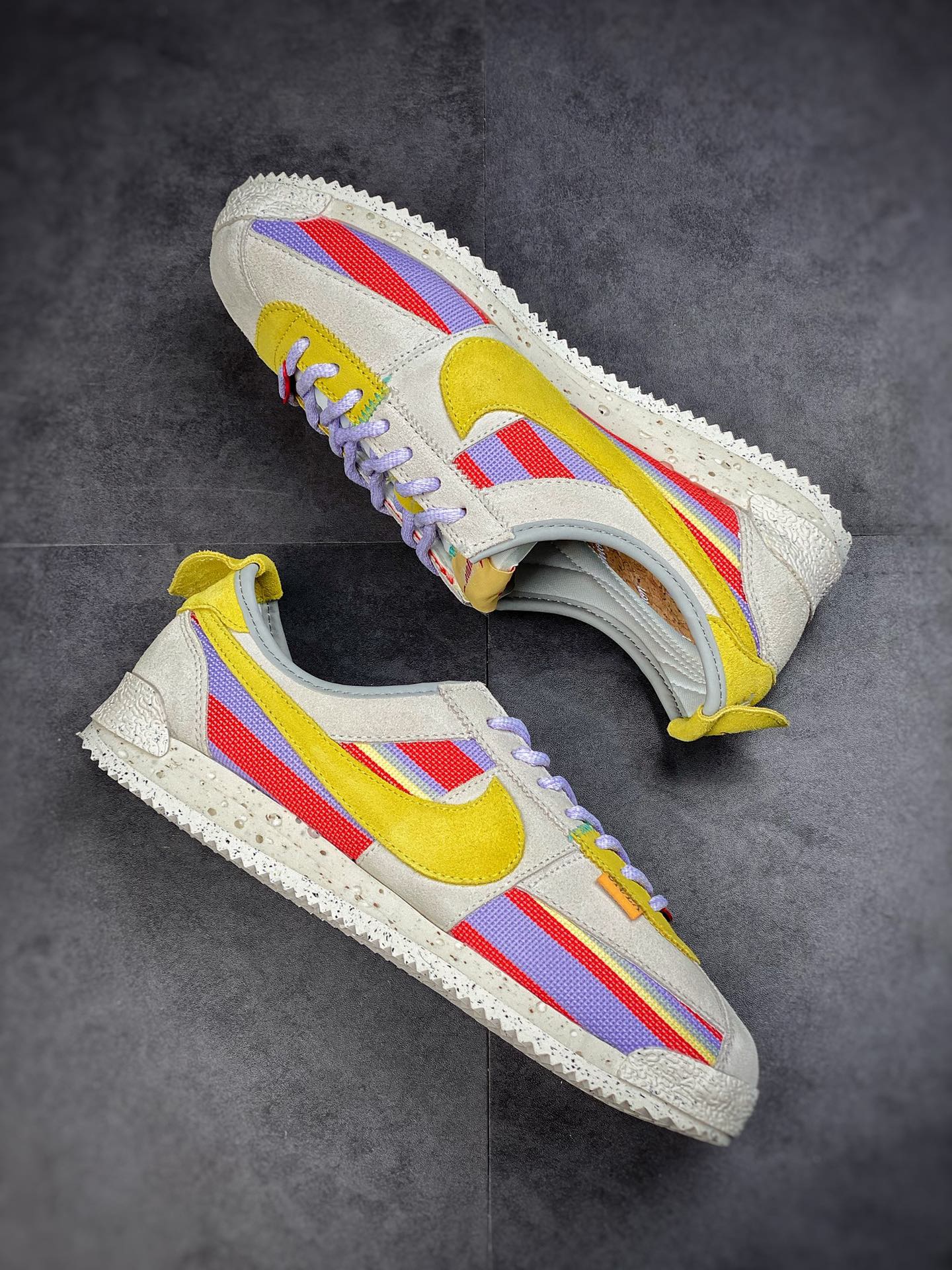 240 Union x Nike Cortez 重磅联名 整体延续 Nike Cortez 传统的「阿甘鞋」造型DR1413-100