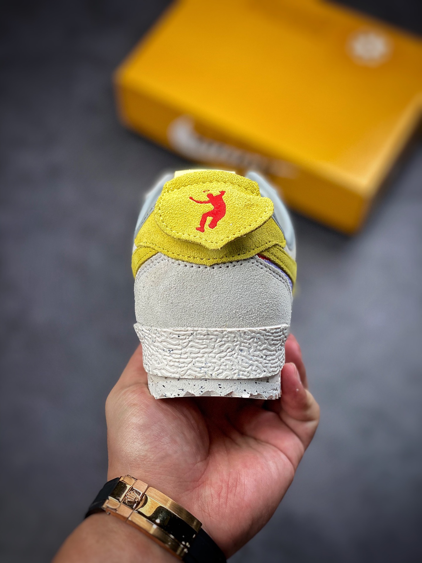 240 Union x Nike Cortez 重磅联名 整体延续 Nike Cortez 传统的「阿甘鞋」造型DR1413-100