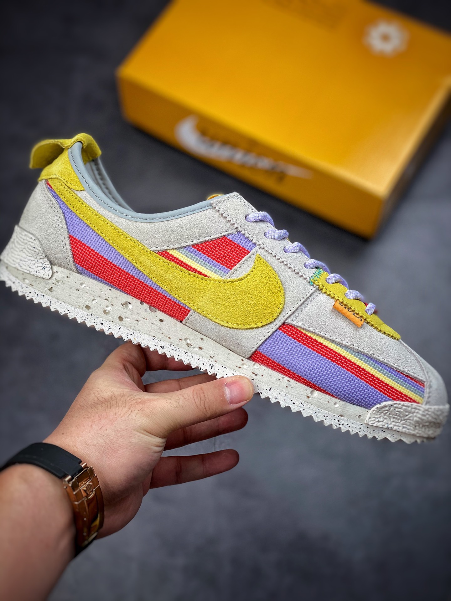 240 Union x Nike Cortez 重磅联名 整体延续 Nike Cortez 传统的「阿甘鞋」造型DR1413-100
