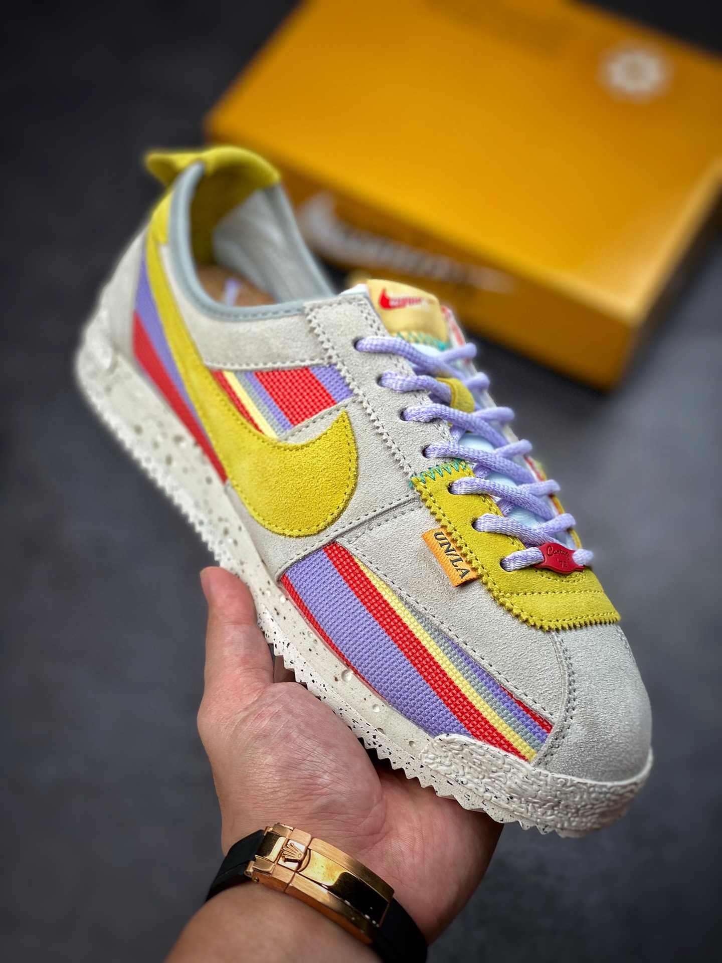 240 Union x Nike Cortez 重磅联名 整体延续 Nike Cortez 传统的「阿甘鞋」造型DR1413-100