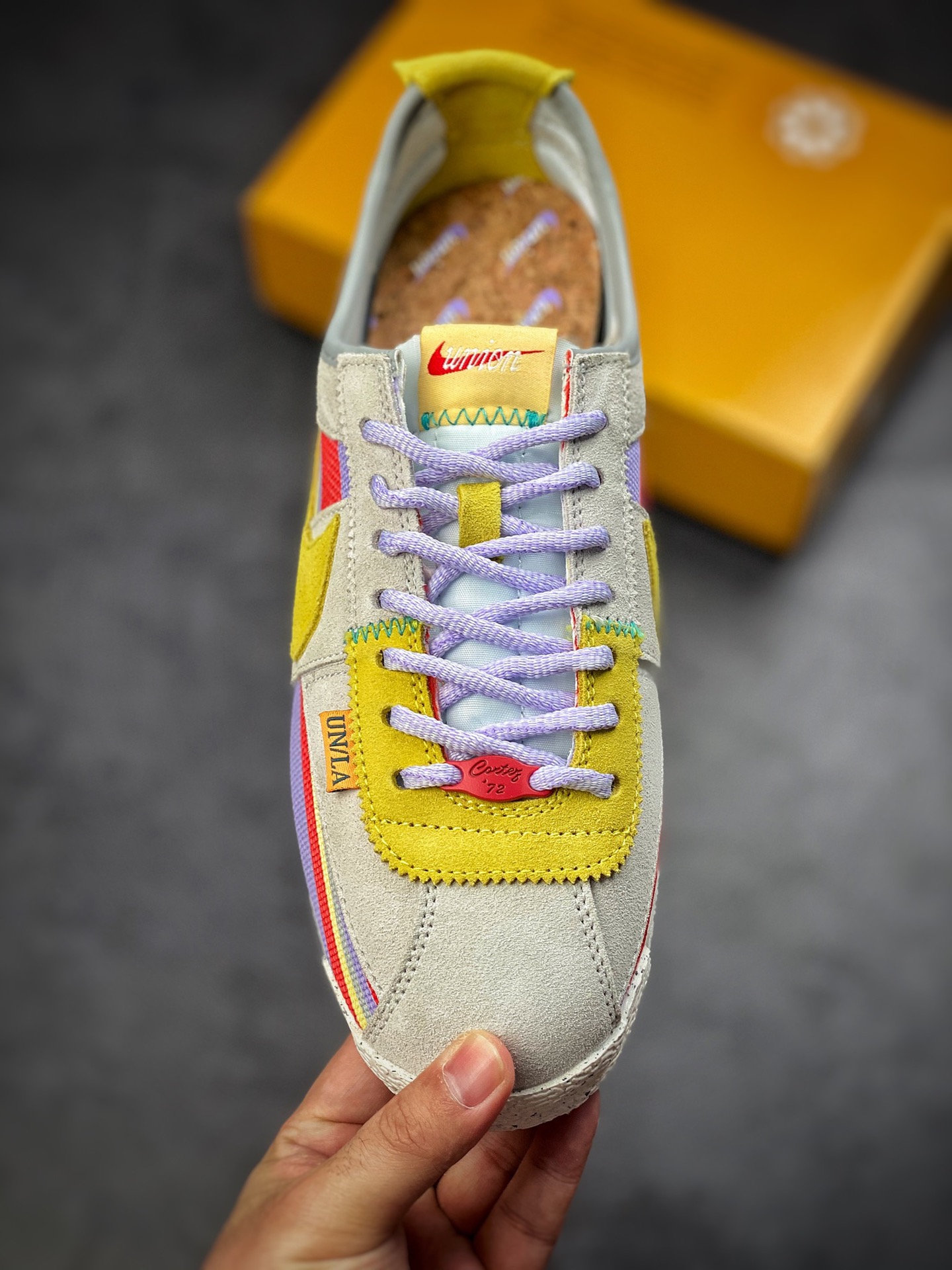 240 Union x Nike Cortez 重磅联名 整体延续 Nike Cortez 传统的「阿甘鞋」造型DR1413-100