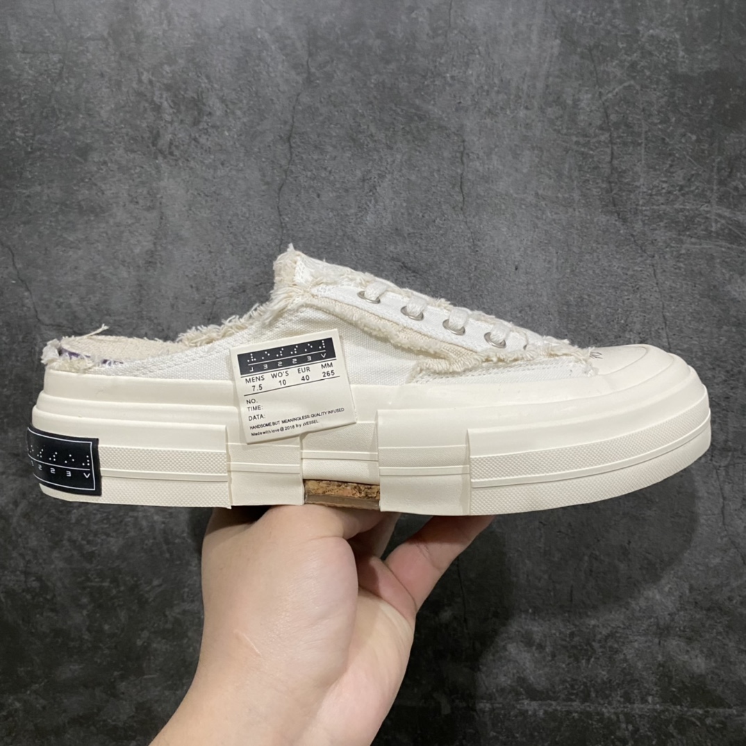 xVESSEL G.O.P. Low 吴建豪主理品牌 解构重叠厚底软木低帮硫化板鞋 米白半拖 原鞋数据开发 终端优势供应 当前市售最高版本 正确半贴合鞋标工艺 正确鞋头上翘整体楦型 紫外光变色效果 原厂12蛊司厚实舒适帆布面料 流苏做旧复古效果 支持NFC网页编码识别 升级厚实木塞内底 纯手工贴合多重围条硫化工艺 市售最强品质 实拍即所得 秒杀市场所有版本 随意对比 尺码:35 36 37 38 39 40 41 42 43 44 45-选品中心