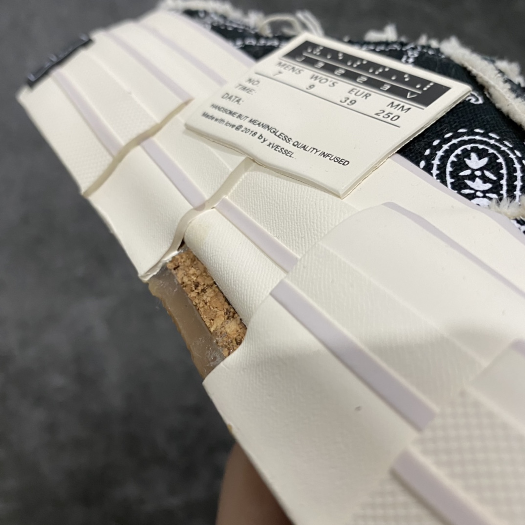 图片[8]-xVESSEL G.O.P. Low 吴建豪主理品牌 解构重叠厚底软木低帮硫化板鞋 腰果花半拖 原鞋数据开发 终端优势供应 当前市售最高版本 正确半贴合鞋标工艺 正确鞋头上翘整体楦型 紫外光变色效果 原厂12蛊司厚实舒适帆布面料 流苏做旧复古效果 支持NFC网页编码识别 升级厚实木塞内底 纯手工贴合多重围条硫化工艺 市售最强品质 实拍即所得 秒杀市场所有版本 随意对比 尺码：35 36 37 38 39 40 41 42 43 44 45-选品中心