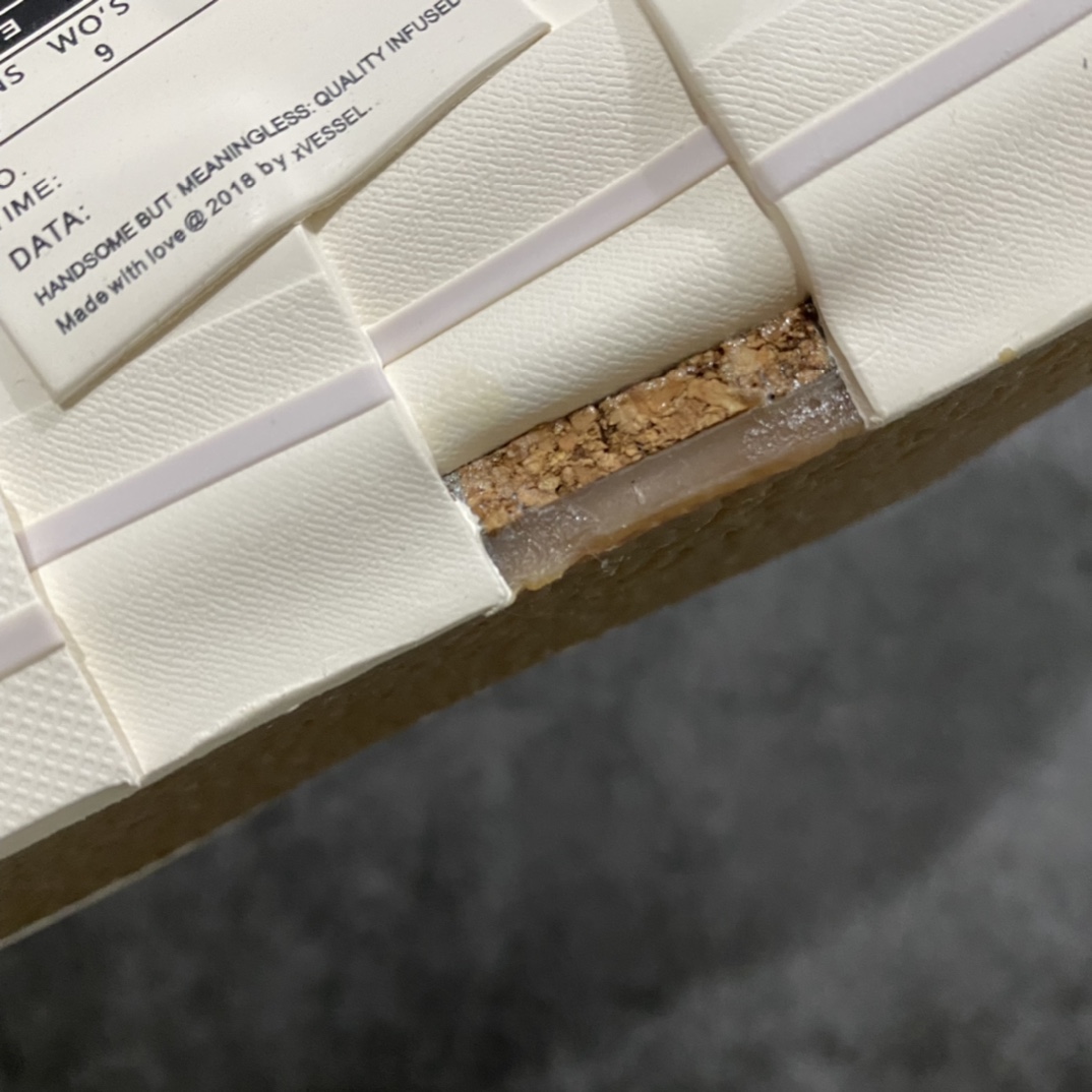 图片[6]-xVESSEL G.O.P. Low 吴建豪主理品牌 解构重叠厚底软木低帮硫化板鞋 腰果花半拖 原鞋数据开发 终端优势供应 当前市售最高版本 正确半贴合鞋标工艺 正确鞋头上翘整体楦型 紫外光变色效果 原厂12蛊司厚实舒适帆布面料 流苏做旧复古效果 支持NFC网页编码识别 升级厚实木塞内底 纯手工贴合多重围条硫化工艺 市售最强品质 实拍即所得 秒杀市场所有版本 随意对比 尺码：35 36 37 38 39 40 41 42 43 44 45-选品中心