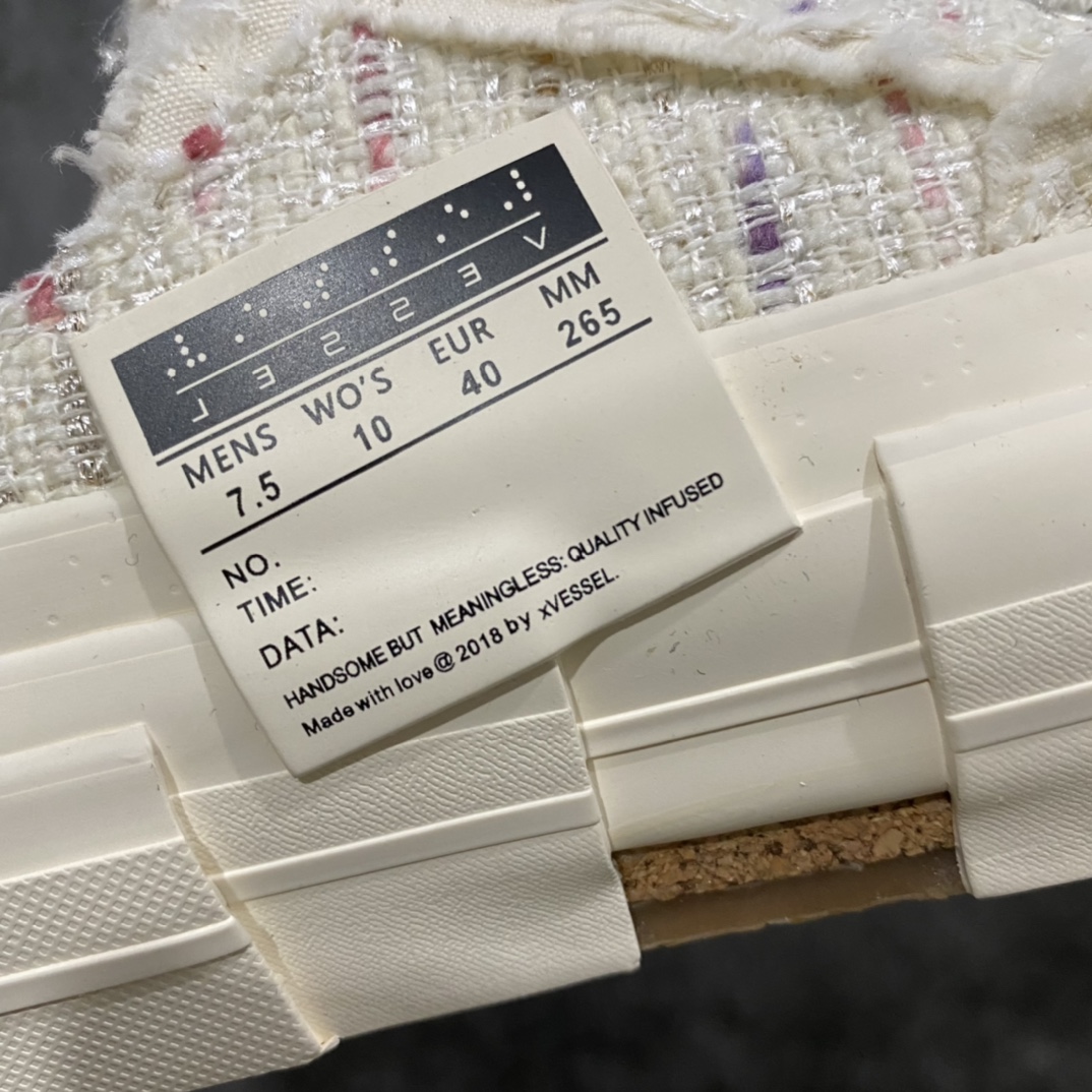 图片[9]-xVESSEL G.O.P. Low 吴建豪主理品牌 解构重叠厚底软木低帮硫化板鞋 小香风半拖 原鞋数据开发 终端优势供应 当前市售最高版本 正确半贴合鞋标工艺 正确鞋头上翘整体楦型 紫外光变色效果 原厂12蛊司厚实舒适帆布面料 流苏做旧复古效果 支持NFC网页编码识别 升级厚实木塞内底 纯手工贴合多重围条硫化工艺 市售最强品质 实拍即所得 秒杀市场所有版本 随意对比 尺码：35 36 37 38 39 40 41 42 43 44 45-选品中心