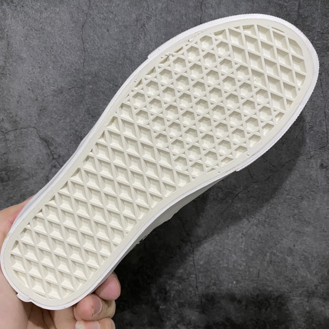 图片[7]-渠道纯原版本Fear Of God x Vans 万斯 Era 95 Reissue 恐惧上帝 FOG超限量联名 耗时两个月开发 原厂整套流水线代工出货 品质毋庸置疑 匠心打造 高端市场专供 懂货的老铁 拿在手上便知高低 尺码：35 36 36.5 37 38 38.5 39 40 40.5 41 42.5 43 44 44.5 45 46-选品中心