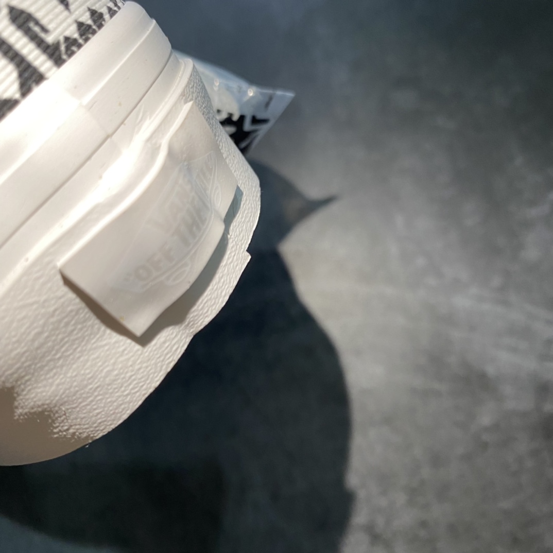 图片[7]-渠道纯原版本Fear Of God x Vans 万斯 Era 95 Reissue 恐惧上帝 FOG超限量联名 耗时两个月开发 原厂整套流水线代工出货 品质毋庸置疑 匠心打造 高端市场专供 懂货的老铁 拿在手上便知高低 尺码：35 36 36.5 37 38 38.5 39 40 40.5 41 42.5 43 44 44.5 45 46-选品中心