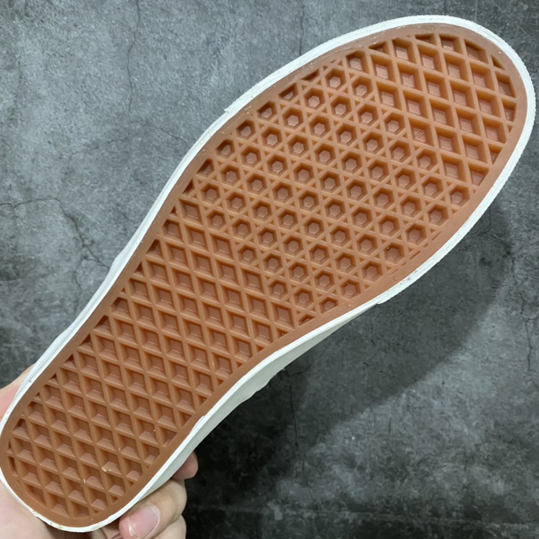 图片[8]-渠道纯原版本Fear Of God x Vans 万斯 Era 95 Reissue 恐惧上帝 FOG超限量联名 耗时两个月开发 原厂整套流水线代工出货 品质毋庸置疑 匠心打造 高端市场专供 懂货的老铁 拿在手上便知高低 尺码：35 36 36.5 37 38 38.5 39 40 40.5 41 42.5 43 44 44.5 45 46-选品中心