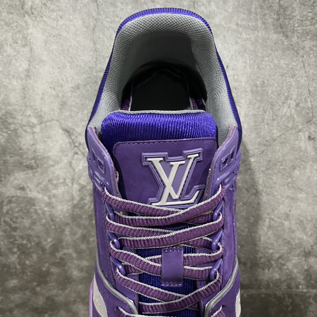 图片[8]-莞产最强版 LV Trainer 麂皮紫 广州顶级版本 细节实拍如下所见即所得 非莆田档口货 可随意对比细节鞋型 无需过多文案描述 所有细节均可对标正品 原厂鞋舌尺码标 正确烫金字体 鞋舌厚度柔软度同步正品 原厂织麦标 一针一线纹路均同步正品 原厂刺绣立体饱满同步正品 原厂烫金手写logo 立体饱满有光泽 鞋头原厂皮料细腻柔软 原厂魔术贴 纹路清晰 原厂数据 字体粗细 大小光泽度同步正品 原厂空胶工艺 并非开胶同步正品 原厂中底布 logo清晰 原厂工艺爆裂效果 自然不刻意 一个后跟足矣秒杀所有 尺码：36-45-选品中心