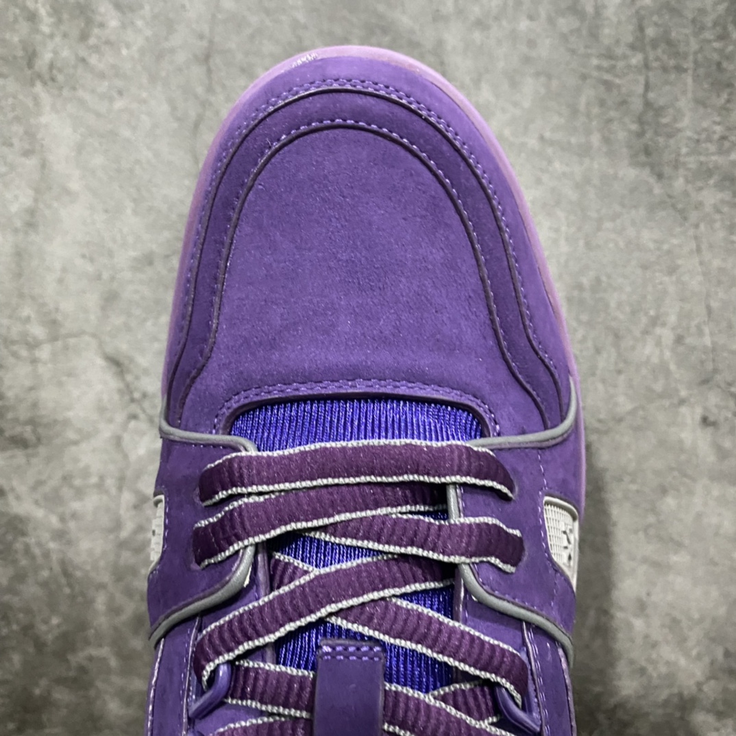 图片[5]-莞产最强版 LV Trainer 麂皮紫 广州顶级版本 细节实拍如下所见即所得 非莆田档口货 可随意对比细节鞋型 无需过多文案描述 所有细节均可对标正品 原厂鞋舌尺码标 正确烫金字体 鞋舌厚度柔软度同步正品 原厂织麦标 一针一线纹路均同步正品 原厂刺绣立体饱满同步正品 原厂烫金手写logo 立体饱满有光泽 鞋头原厂皮料细腻柔软 原厂魔术贴 纹路清晰 原厂数据 字体粗细 大小光泽度同步正品 原厂空胶工艺 并非开胶同步正品 原厂中底布 logo清晰 原厂工艺爆裂效果 自然不刻意 一个后跟足矣秒杀所有 尺码：36-45-选品中心