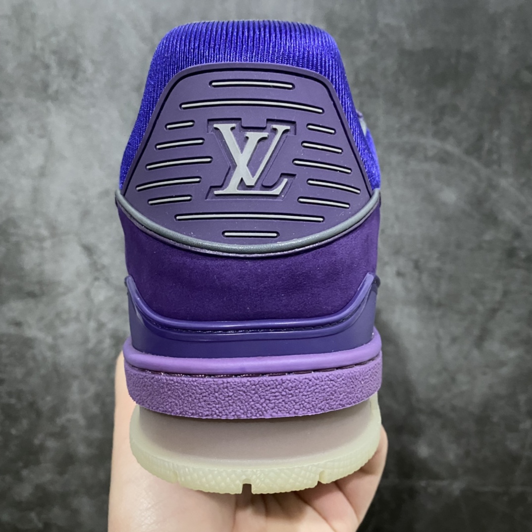 图片[4]-莞产最强版 LV Trainer 麂皮紫 广州顶级版本 细节实拍如下所见即所得 非莆田档口货 可随意对比细节鞋型 无需过多文案描述 所有细节均可对标正品 原厂鞋舌尺码标 正确烫金字体 鞋舌厚度柔软度同步正品 原厂织麦标 一针一线纹路均同步正品 原厂刺绣立体饱满同步正品 原厂烫金手写logo 立体饱满有光泽 鞋头原厂皮料细腻柔软 原厂魔术贴 纹路清晰 原厂数据 字体粗细 大小光泽度同步正品 原厂空胶工艺 并非开胶同步正品 原厂中底布 logo清晰 原厂工艺爆裂效果 自然不刻意 一个后跟足矣秒杀所有 尺码：36-45-选品中心