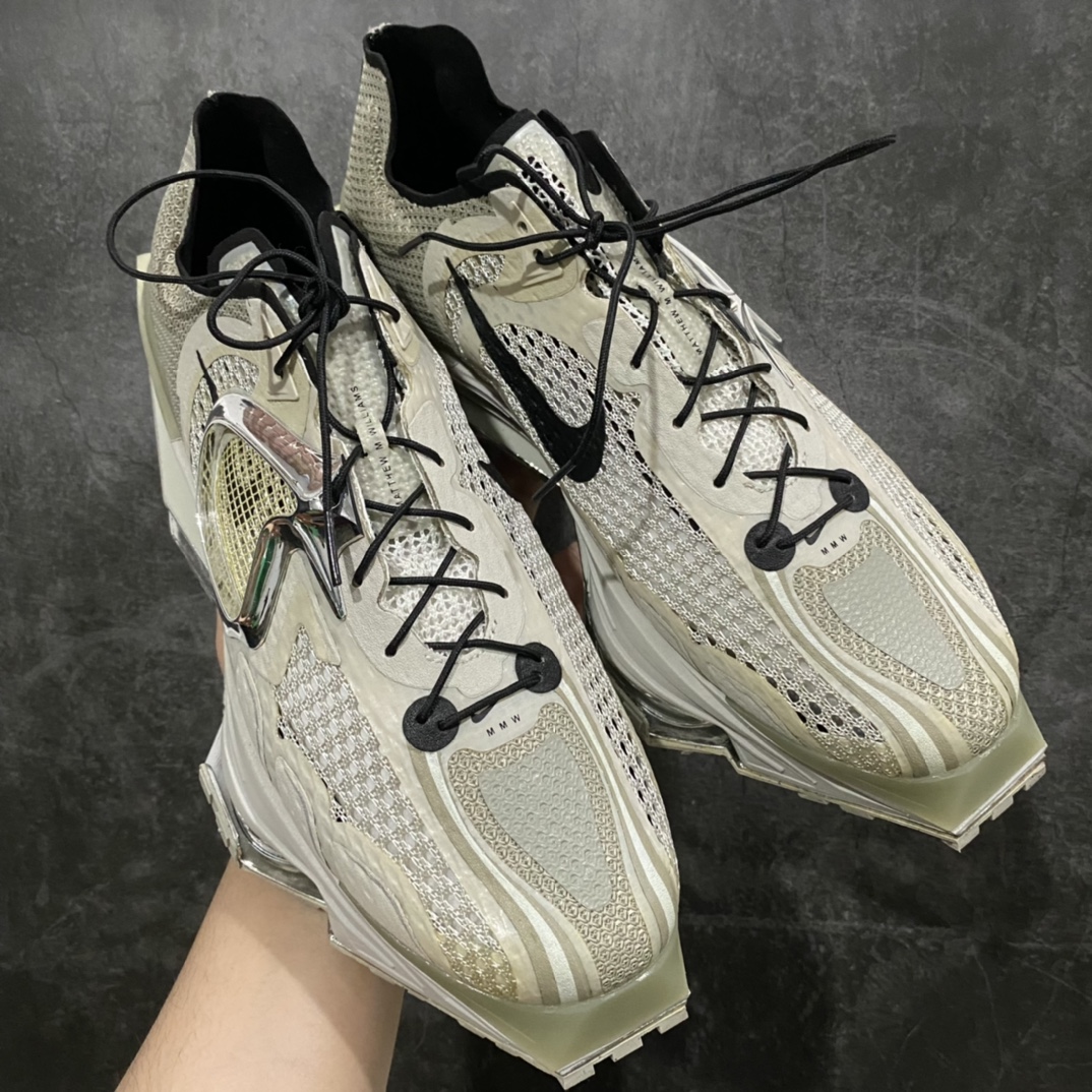 图片[5]-莞顶纯原版全码补货 未来战靴 重磅联乘 马修·M·威廉姆斯主理设计师品牌 Matthew M. Williams/MMW x Nike Zoom 004\”Stone\”004代机能坦克履带老爹厚底休闲运动跑步鞋 原楦原纸版数据开发版型 高韧度聚酯纤维针织轻盈透气鞋面材质 全掌TPU建构中板 中底嵌入双层EVA泡沫缓震物料 前掌嵌入两个Zoom Air纤维缓震单元 天价成本原档案8层模具组合鞋底 再次刷新大家对于鞋款外形的认知重型坦克硬核机能。 货号：CU0676-200 尺码：36 36.5 37.5 38 38.5 39 40 41 42 42.5 43 44 44.5 45-选品中心