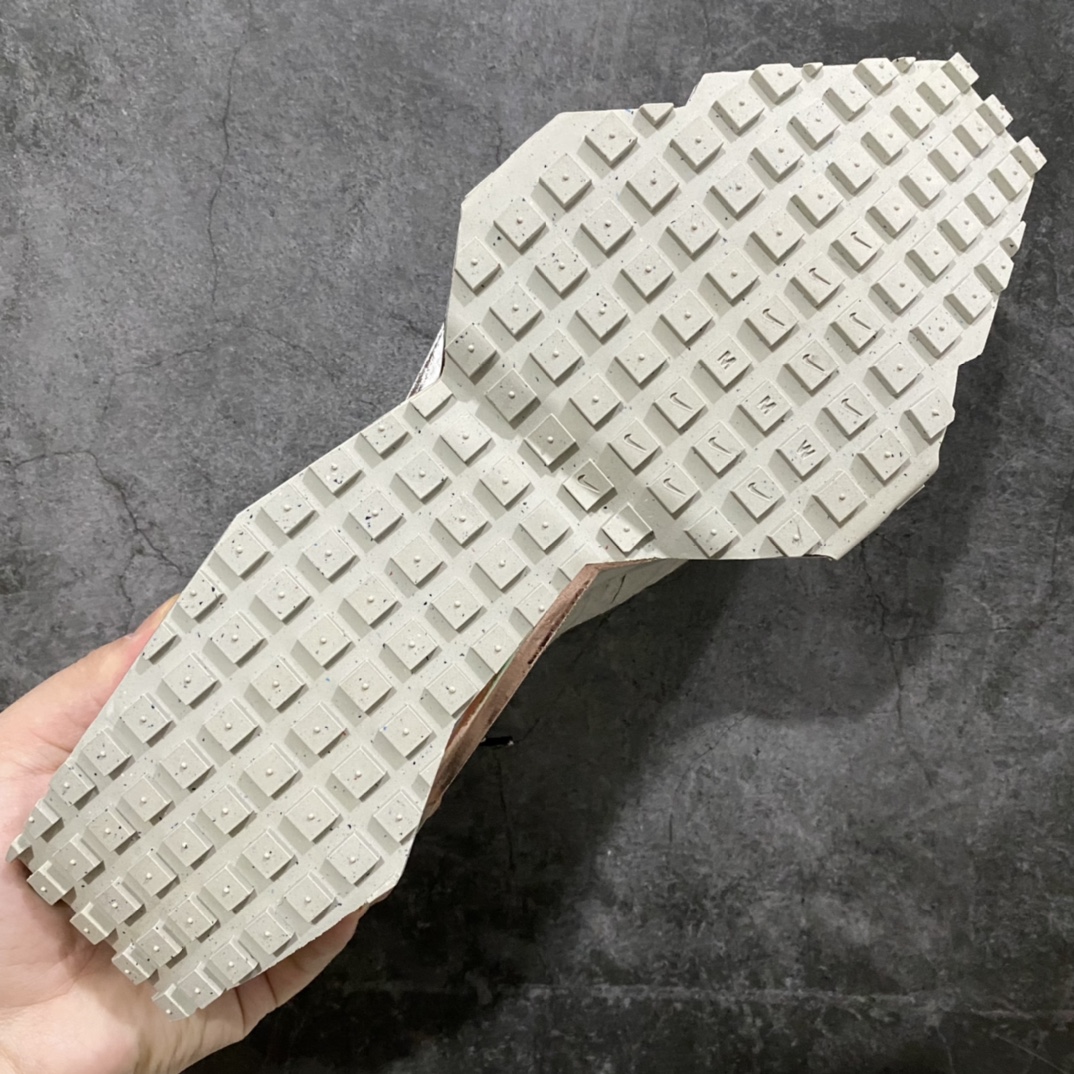 图片[9]-莞顶纯原版全码补货 未来战靴 重磅联乘 马修·M·威廉姆斯主理设计师品牌 Matthew M. Williams/MMW x Nike Zoom 004\”Stone\”004代机能坦克履带老爹厚底休闲运动跑步鞋 原楦原纸版数据开发版型 高韧度聚酯纤维针织轻盈透气鞋面材质 全掌TPU建构中板 中底嵌入双层EVA泡沫缓震物料 前掌嵌入两个Zoom Air纤维缓震单元 天价成本原档案8层模具组合鞋底 再次刷新大家对于鞋款外形的认知重型坦克硬核机能。 货号：CU0676-200 尺码：36 36.5 37.5 38 38.5 39 40 41 42 42.5 43 44 44.5 45-选品中心