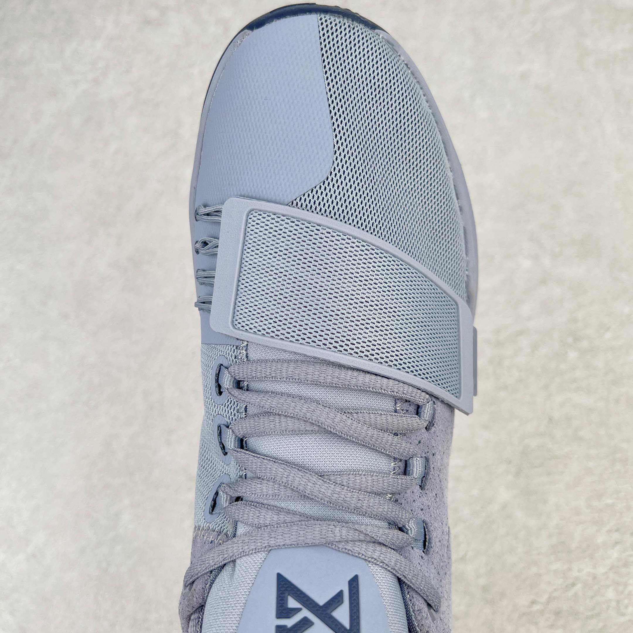 图片[4]-＃K版纯原福利 NK Paul George PG1 保罗乔治一代签名篮球鞋 午夜蓝 878627-044 网眼布面与麂皮材质拼接合成的鞋身充满质感 鞋面与鞋底的鱼鳞纹路、携带扣的浮标形状设计的灵感来自于乔治最大的个人爱好一钓鱼 鞋身的F引ywire动态飞线与大绑带设计为球鞋提供了非常优秀的包妻和稳定性 中底则使用了Phylon泡棉加前掌Zoom Air气垫 带来轻盈而富有回弹力的缓震效果 球鞋后部的3M反光条设计则寓意着他那次著名的受伤事件 尺码：39 40 40.5 41 42 42.5 43 44 44.5 45 46-选品中心