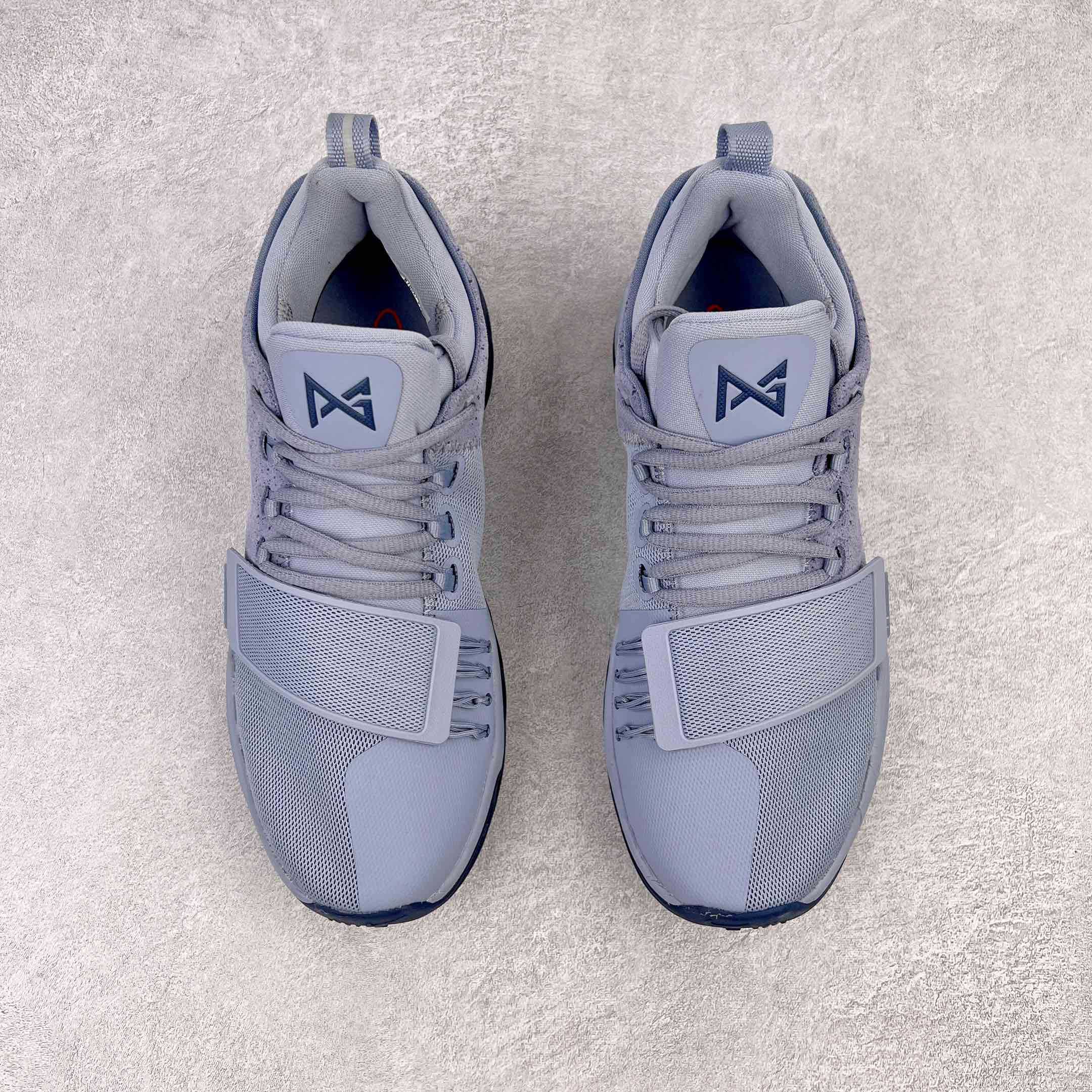 图片[2]-＃K版纯原福利 NK Paul George PG1 保罗乔治一代签名篮球鞋 午夜蓝 878627-044 网眼布面与麂皮材质拼接合成的鞋身充满质感 鞋面与鞋底的鱼鳞纹路、携带扣的浮标形状设计的灵感来自于乔治最大的个人爱好一钓鱼 鞋身的F引ywire动态飞线与大绑带设计为球鞋提供了非常优秀的包妻和稳定性 中底则使用了Phylon泡棉加前掌Zoom Air气垫 带来轻盈而富有回弹力的缓震效果 球鞋后部的3M反光条设计则寓意着他那次著名的受伤事件 尺码：39 40 40.5 41 42 42.5 43 44 44.5 45 46-选品中心