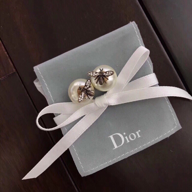 💝💝💝Dior🐝高定时装周走秀新品蜜蜂 耳钉！施华洛水晶珍珠➕正品黄铜材质！纯手工出品 高级定制！💌
