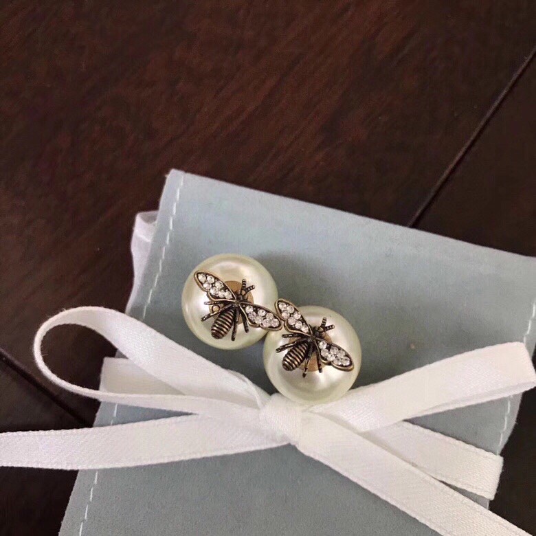 💝💝💝Dior🐝高定时装周走秀新品蜜蜂 耳钉！施华洛水晶珍珠➕正品黄铜材质！纯手工出品 高级定制！💌