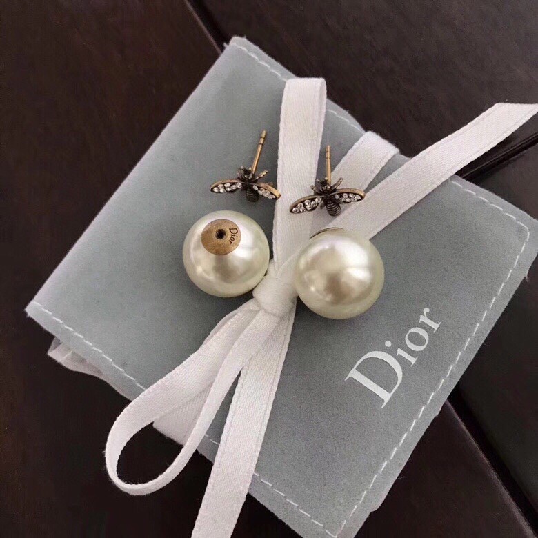 💝💝💝Dior🐝高定时装周走秀新品蜜蜂 耳钉！施华洛水晶珍珠➕正品黄铜材质！纯手工出品 高级定制！💌