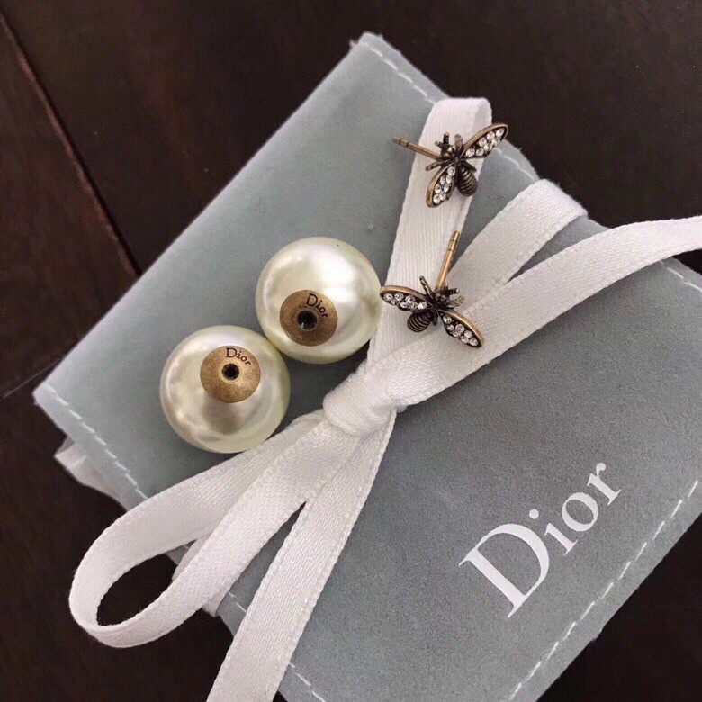 💝💝💝Dior🐝高定时装周走秀新品蜜蜂 耳钉！施华洛水晶珍珠➕正品黄铜材质！纯手工出品 高级定制！💌
