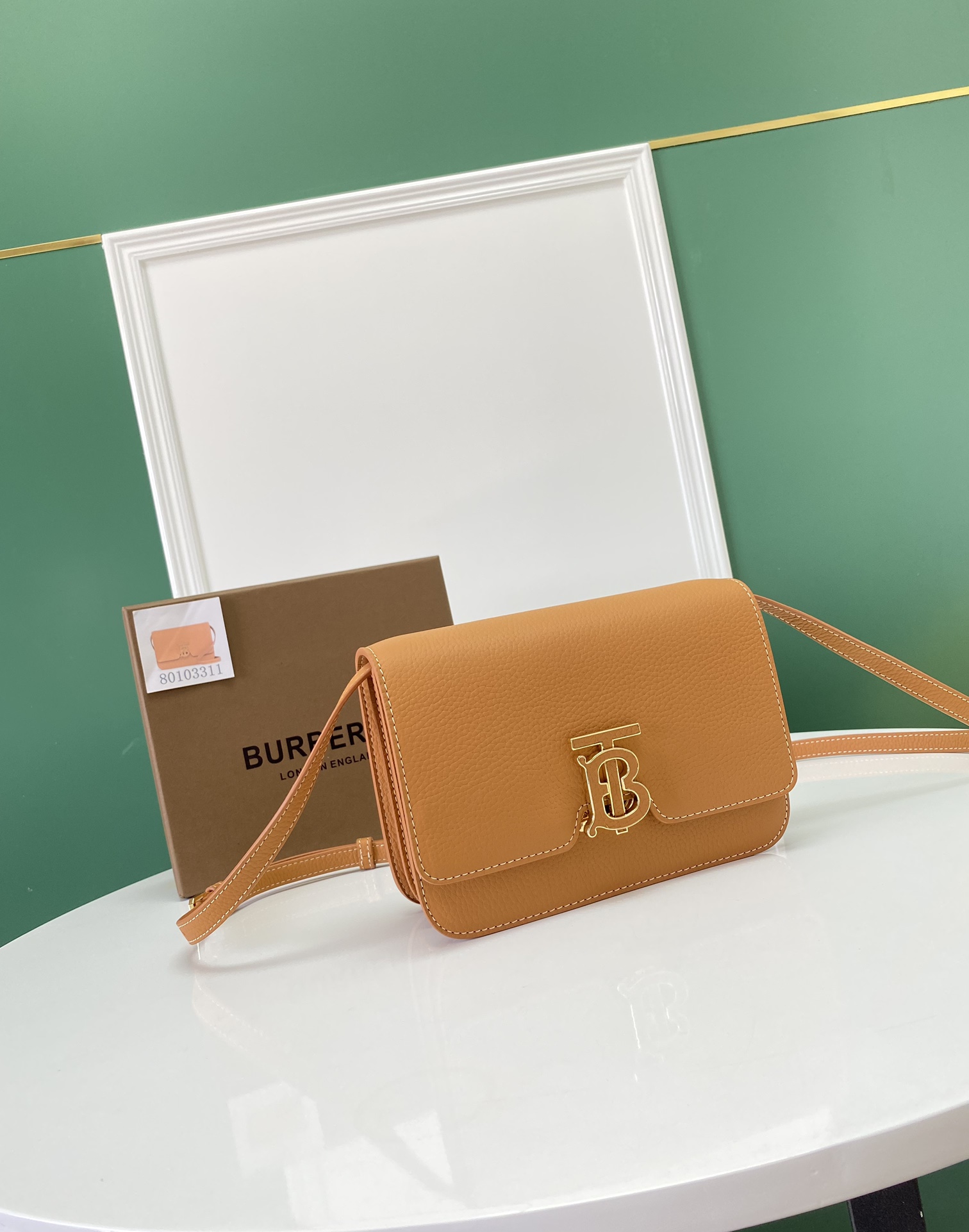 Burberry巴宝莉粒纹皮革TB 专属标识锁扣包