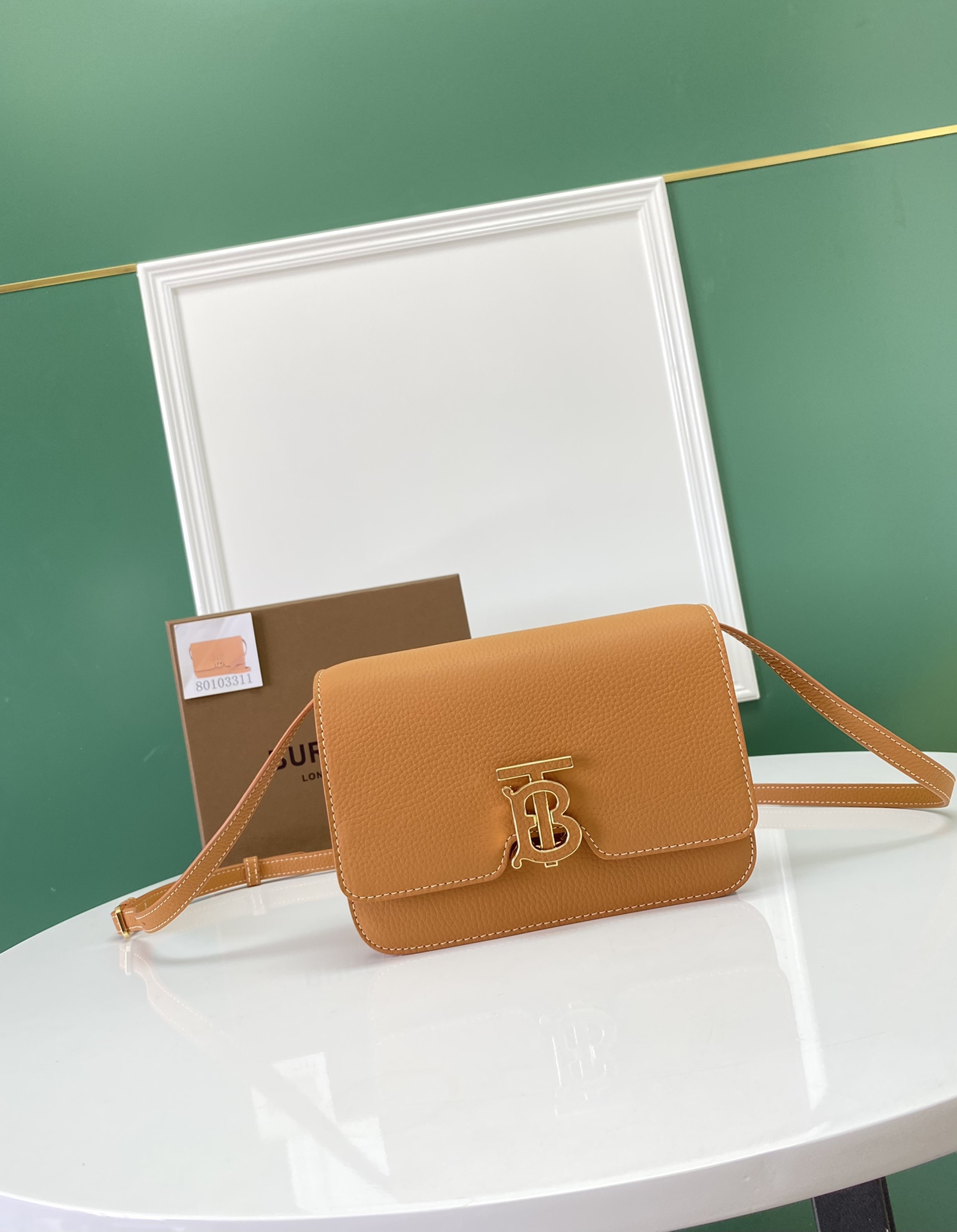 Burberry巴宝莉粒纹皮革TB 专属标识锁扣包