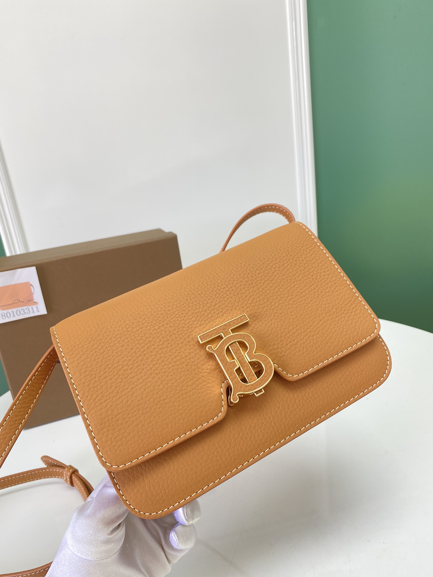 Burberry巴宝莉粒纹皮革TB 专属标识锁扣包