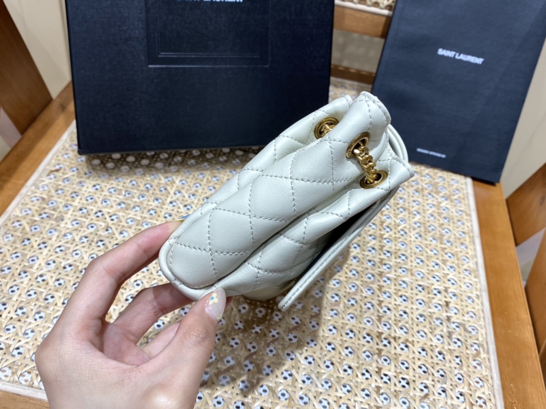 YSL 𝐌𝐢𝐧𝐢 𝐍𝐨𝐥𝐢𝐭𝐚 复古翻盖包 672738白色