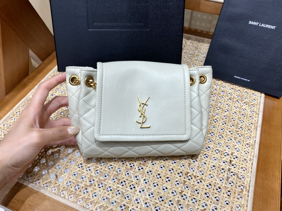YSL 𝐌𝐢𝐧𝐢 𝐍𝐨𝐥𝐢𝐭𝐚 复古翻盖包 672738白色
