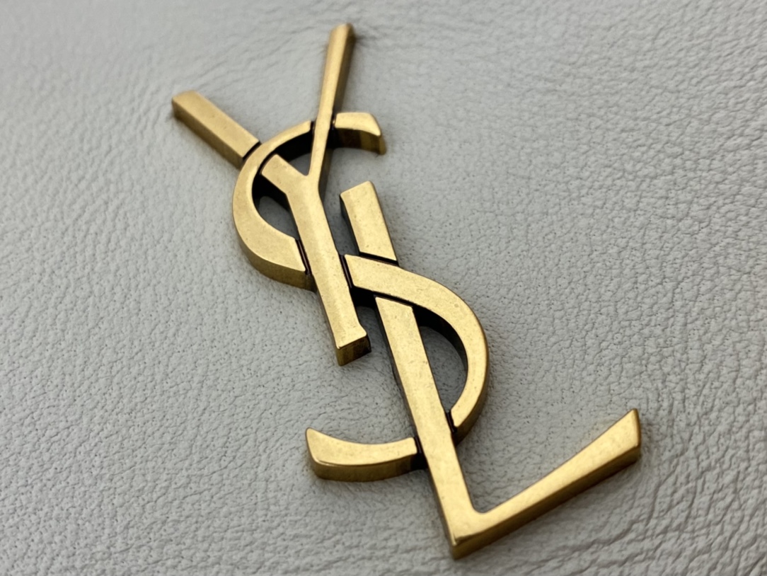 YSL 𝐌𝐢𝐧𝐢 𝐍𝐨𝐥𝐢𝐭𝐚 复古翻盖包 672738白色