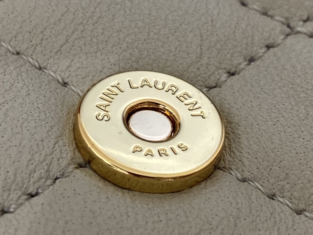 YSL 𝐌𝐢𝐧𝐢 𝐍𝐨𝐥𝐢𝐭𝐚 复古翻盖包 672738白色