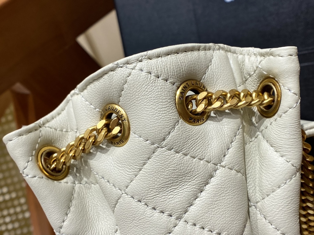 YSL 𝐌𝐢𝐧𝐢 𝐍𝐨𝐥𝐢𝐭𝐚 复古翻盖包 672738白色