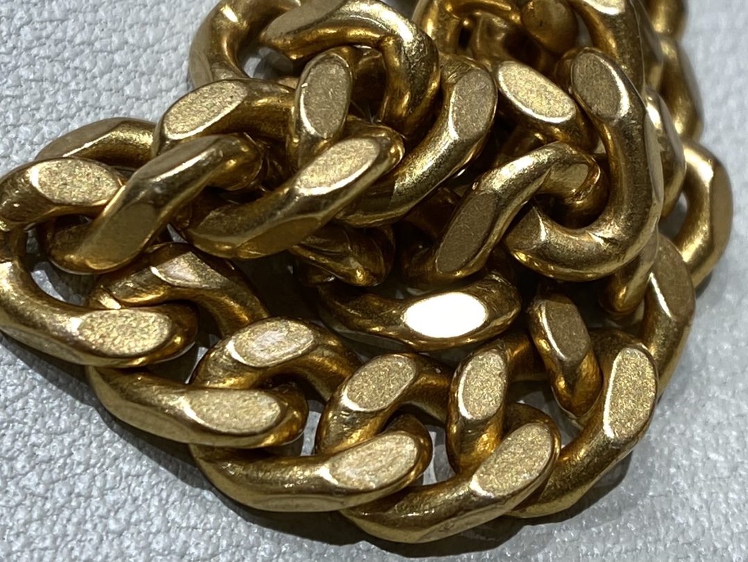 YSL 𝐌𝐢𝐧𝐢 𝐍𝐨𝐥𝐢𝐭𝐚 复古翻盖包 672738白色