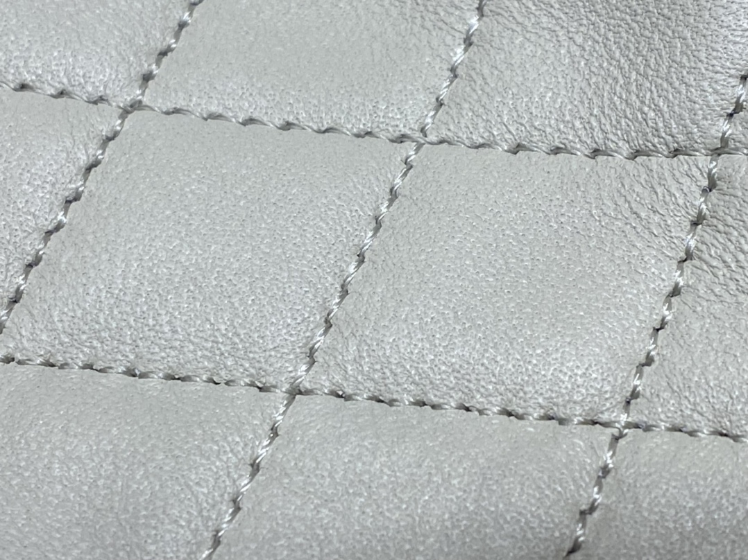 YSL 𝐌𝐢𝐧𝐢 𝐍𝐨𝐥𝐢𝐭𝐚 复古翻盖包 672738白色